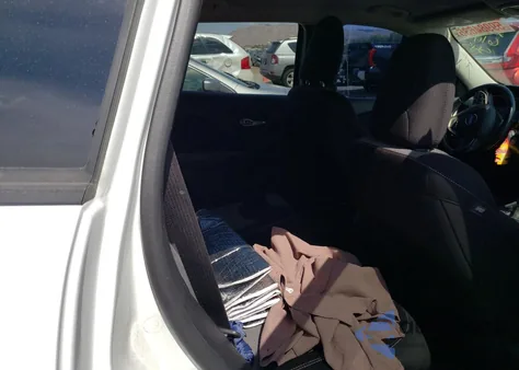 2015 Jeep Cherokee Sport z USA, uszkodzony, nr VIN 1C4PJLAB2FW689249